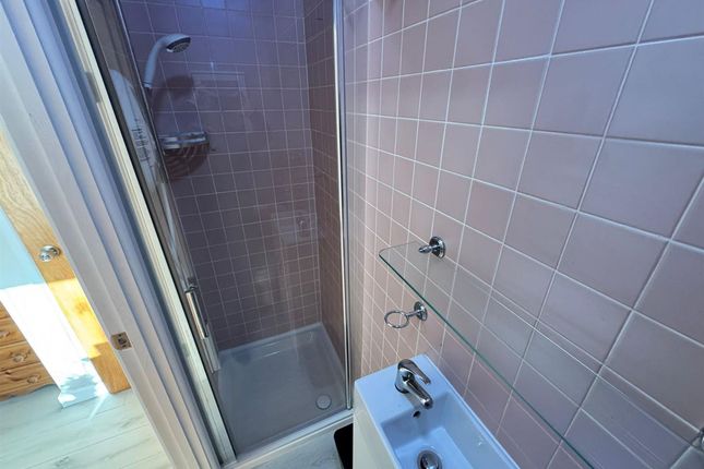 Ensuite 5, 28, Britannia Street, Coventry photo 5
