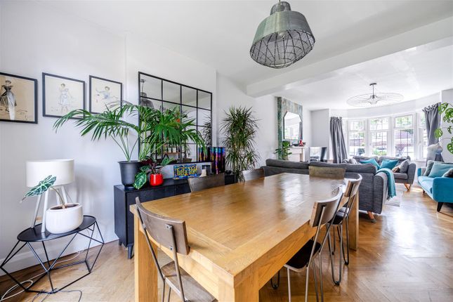 27, Cherry Orchard, West Drayton photo 4