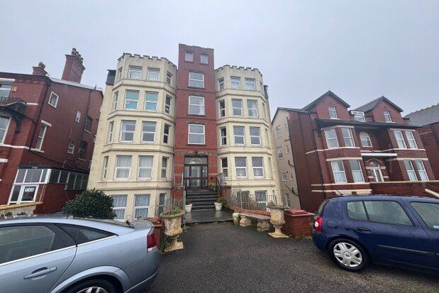Flat to rent in Promenade, Southport