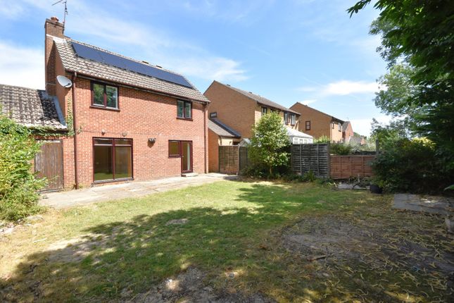11, Geary Close, Surrey photo 4