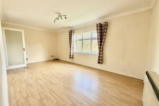 92, Nicholson Court, Hereford photo 2