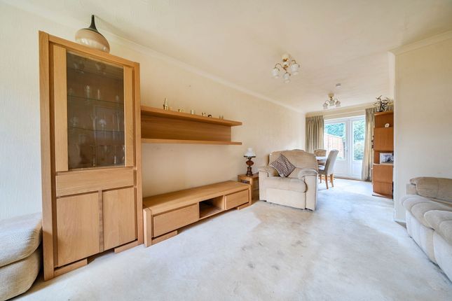 27, Oaklands, Godstone photo 2