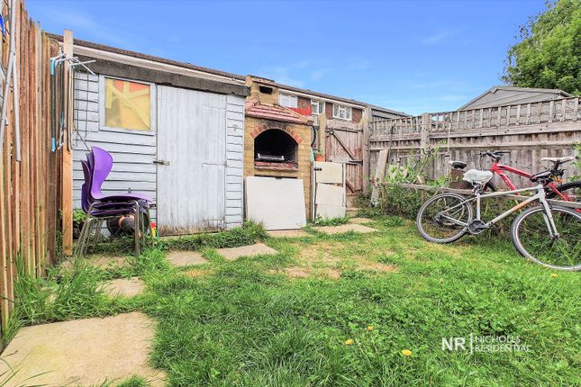 39, Drake Road, Chessington photo 3