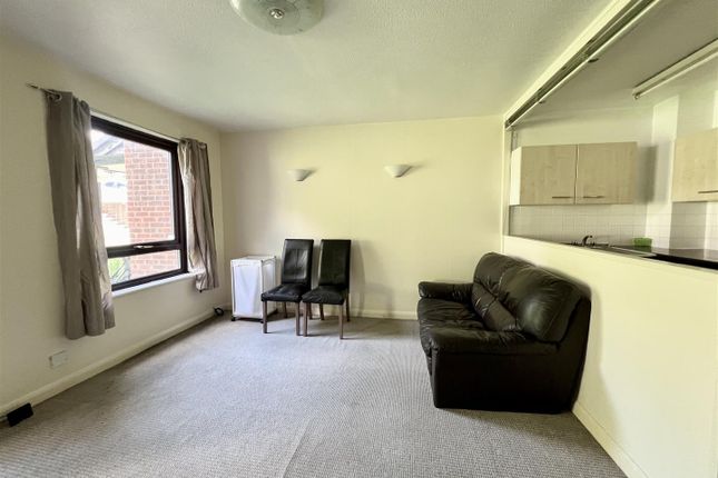 Thumbnail Terraced house to rent in Ardent Close, London