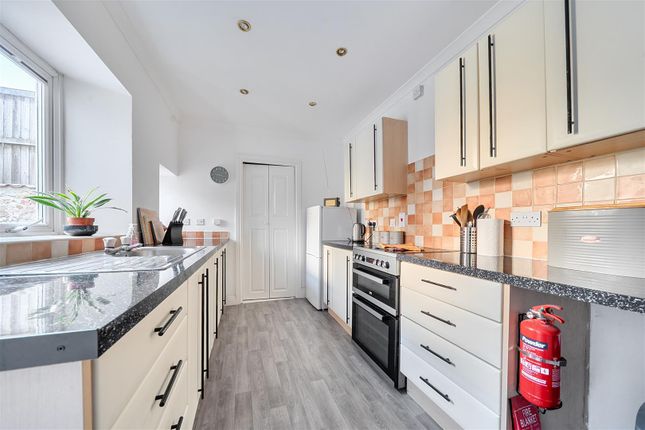 Flat 1, Cedric House, 26 Beer Road, Seaton photo 4