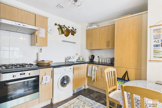 6 Balmoral House Neville Duke Way, Chichester photo 3