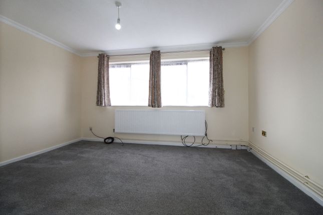 17, Hawkins Close, Harrow photo 2