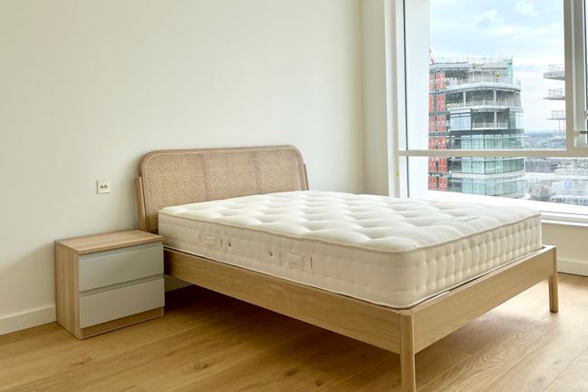 Flat to rent in Holmby House 2 Prospect Way, London, London