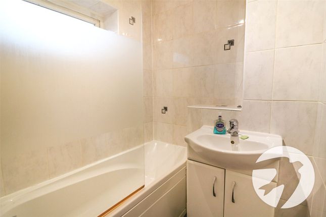 18, Sun Court, Erith photo 4