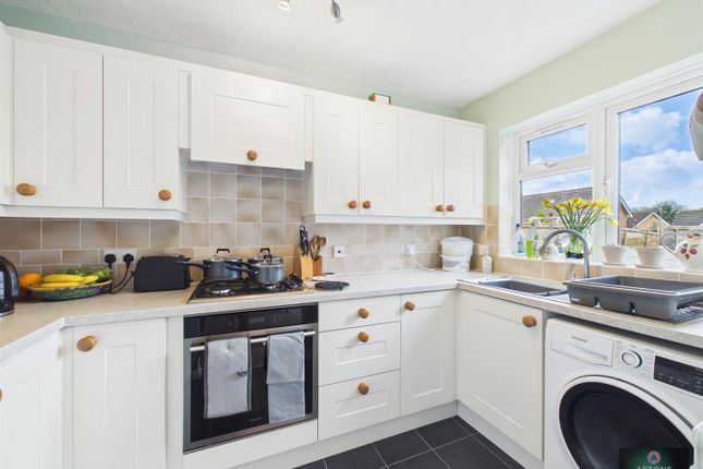 8, Jacobean Close, Maidenbower photo 2