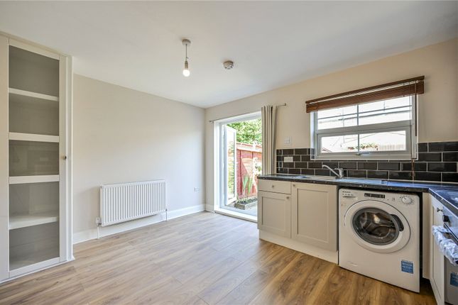63, Morley Avenue, London photo 4