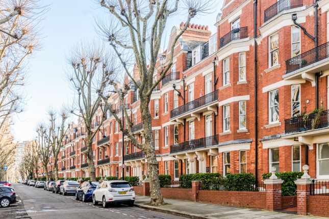 Flat for sale in Leith Mansions, Grantully Road, London