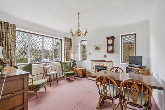 80 Chiltern Avenue, Bushey photo 4