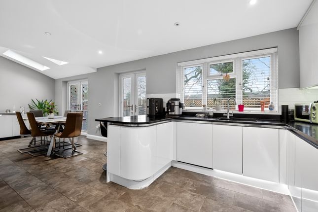 51, Featherston Road, Stevenage photo 3