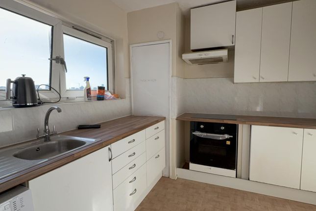 Curzon Crescent, Barking photo 2