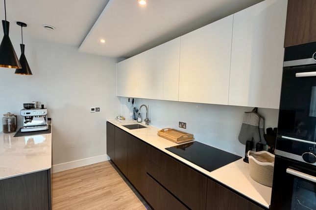 Flat 17, The Zero, 90-92, Edna Road, Raynes Park photo 3