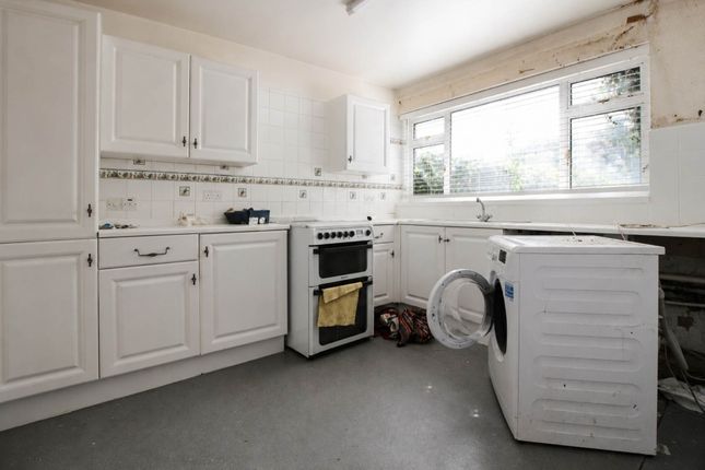 17, Marcourt Road, Stokenchurch photo 4