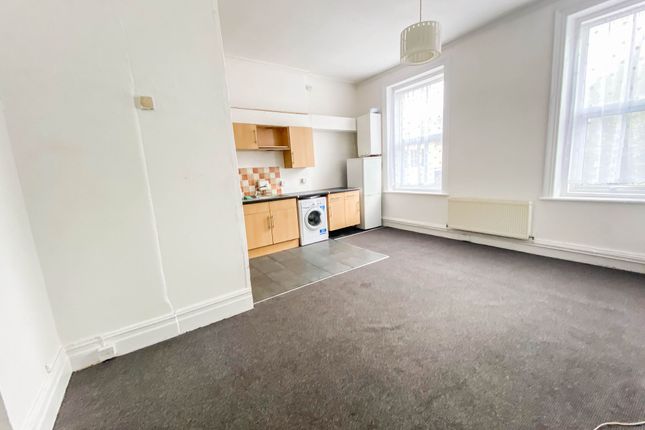 First Floor Flat, 51 West Hill Road, Bournemouth photo 2