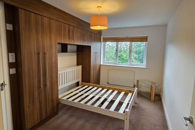 18, Cumberland Avenue, Swinton photo 3
