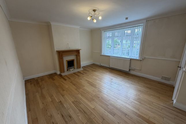 9, Heol Y Garreg Las, Llandeilo photo 2