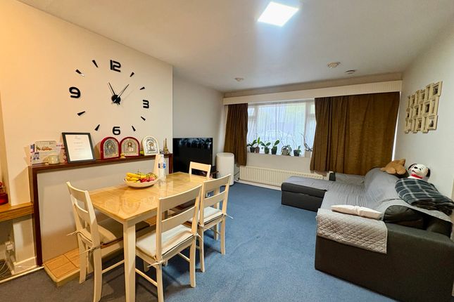 Parkfield Close, Edgware photo 2