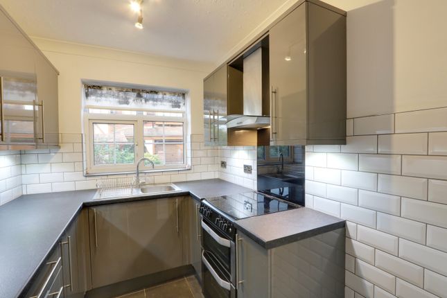 17, Roserna Road, Canvey Island photo 4