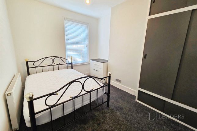 Room 5, 135, Desborough Road, Hampshire photo 2