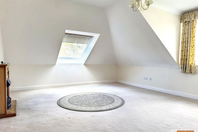 Flat 75 The Gatehouse Apartments, 354 Sea Front, Hayling Island photo 2