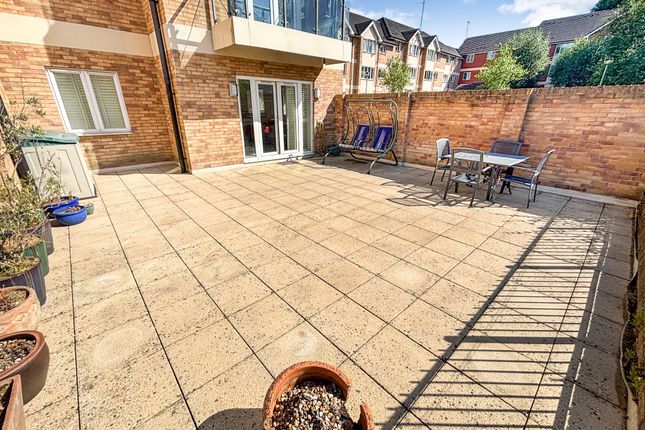 2 Branagh Court, Reading photo 4