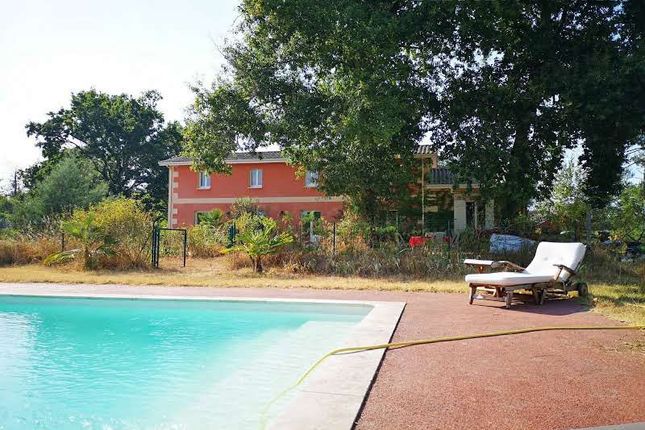 Thumbnail Villa for sale in Bayas, Gironde, Nouvelle-Aquitaine
