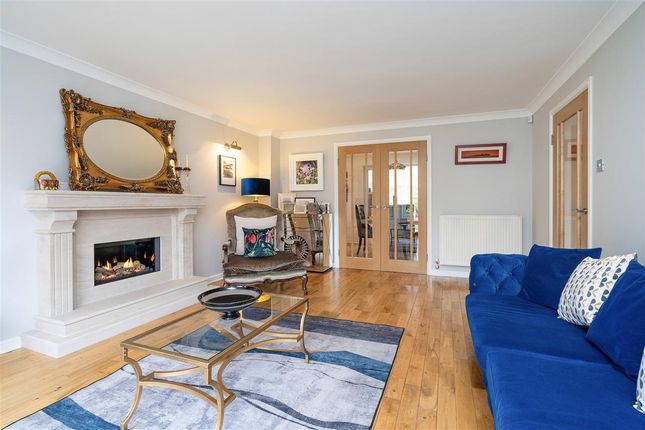 30, Eastcroft Court, Livingston photo 4