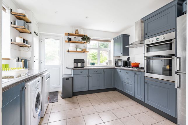 19 Church Road, Ashtead photo 2