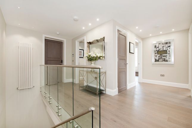 Duplex to rent in Arkwright Road, Hampstead