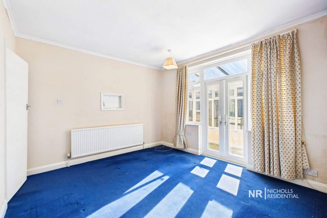 40, Derek Avenue, West Ewell photo 4
