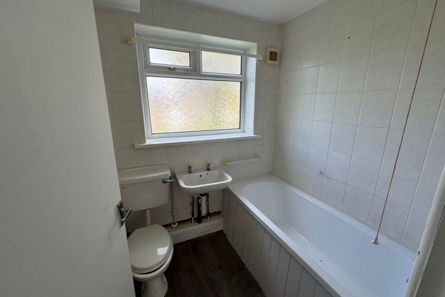 30, Pasture Walk, Bradford photo 3