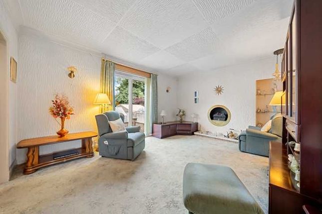 18 Muirside Avenue, Glasgow photo 4