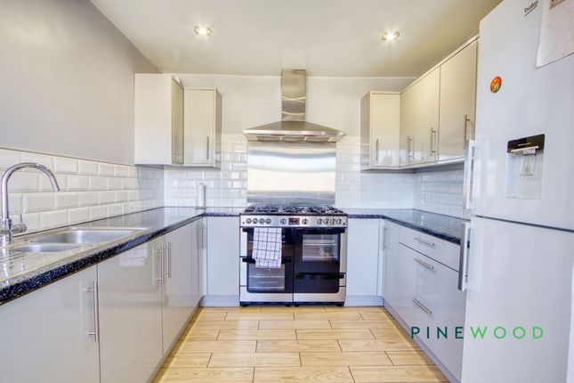 14 Arnside Close, Chesterfield photo 2