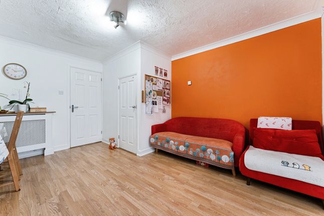16, Ashley Gardens, Ely photo 4