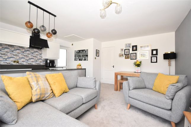 3, Glamis Close, Leeds photo 2