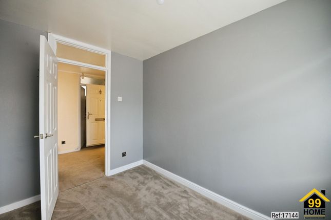 15, Royle Close, Romford photo 4