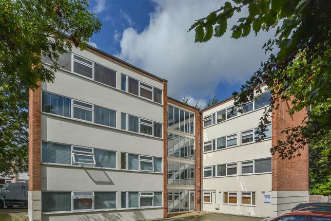 2-bed flat on 3 Hamlet Court, Leonard Way, Brentwood, £250,000