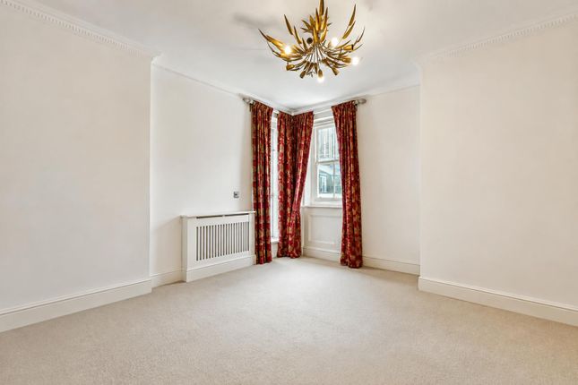 First Floor Flat, 24, Stanhope Gardens, London photo 4