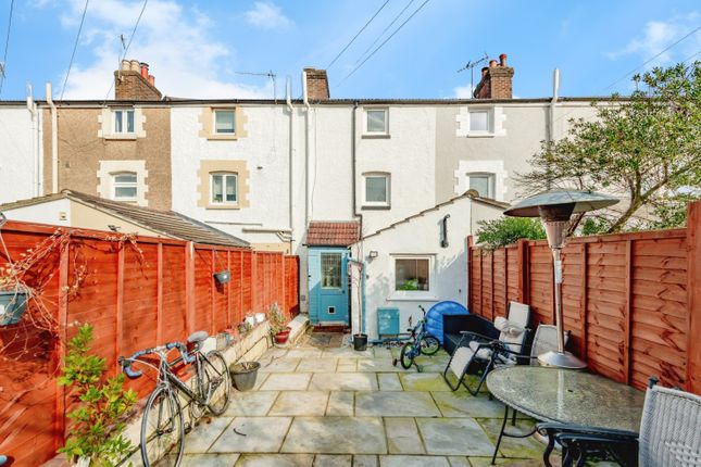 Thumbnail Terraced house for sale in Hollis Row, Redhill