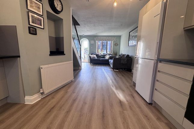 9, Parthia Close, Tadworth photo 2