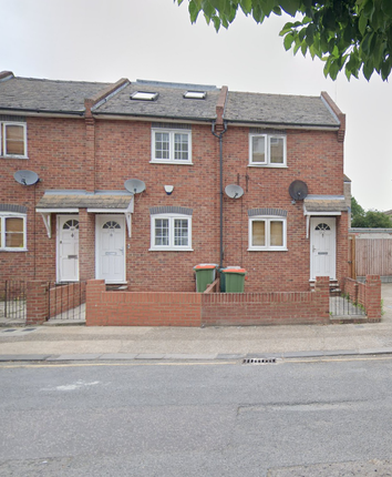 Thumbnail Terraced house to rent in Hatfield Road, London