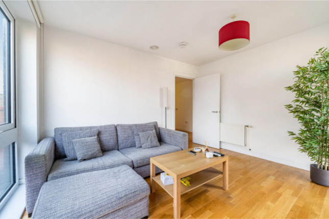 213 Icon Apartments, Duckett Street, London photo 2