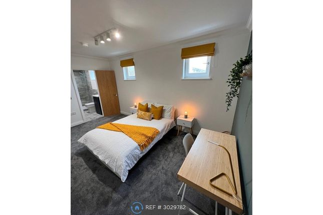Flat, Clarence House North Row, Milton Keynes photo 4