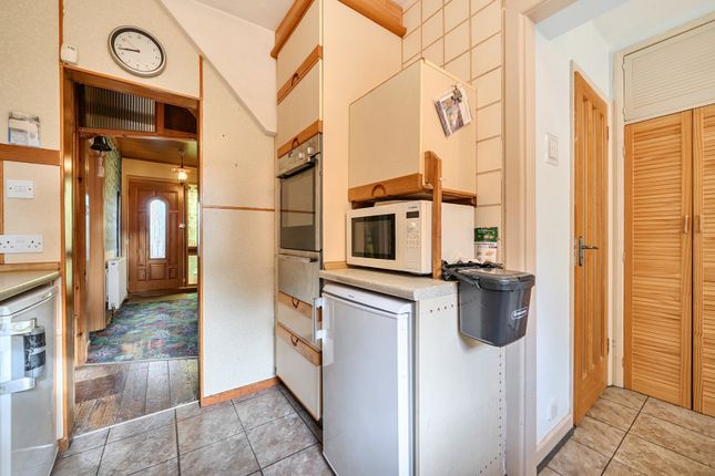 32, Earls Crescent, Middlesex photo 4