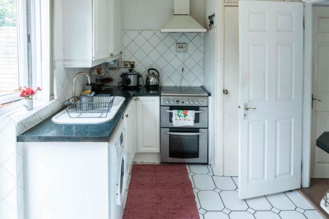 6 Gaskarth Road, Edgware photo 3