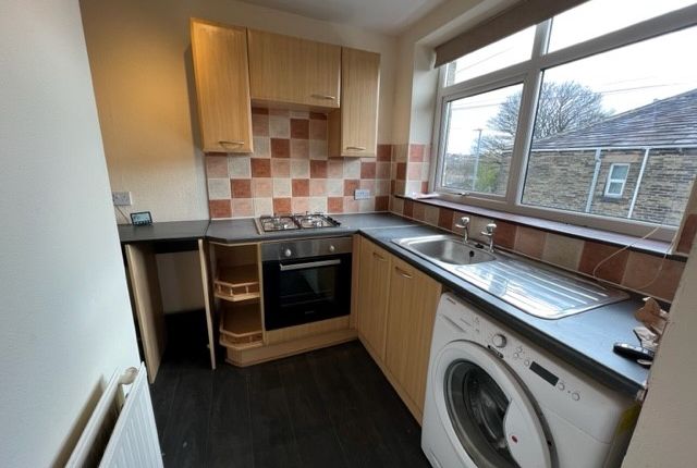 Flat to rent in Wellington Street, Liversedge, West Yorkshire